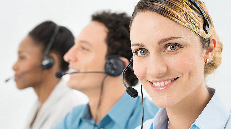 Support-Mitarbeiter*innen am Telefon