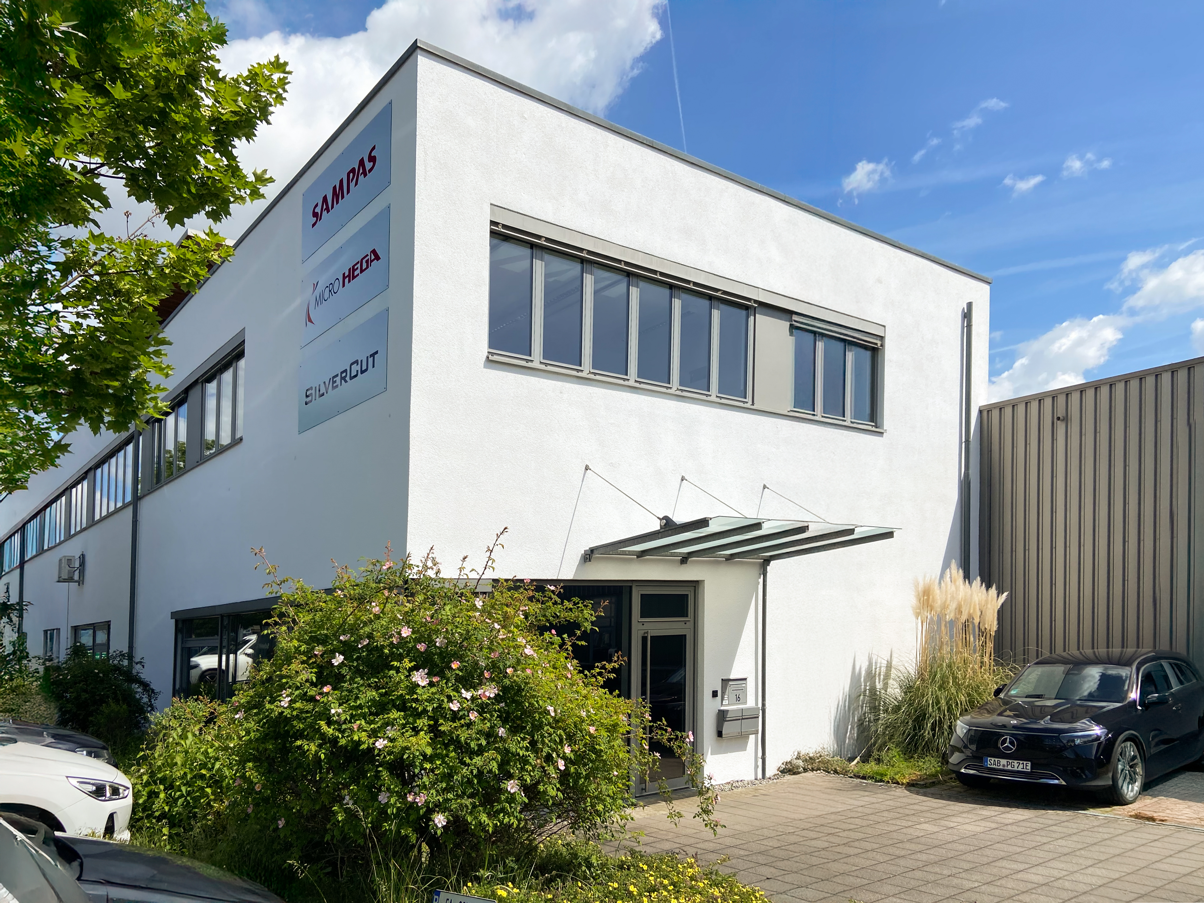 Gebäude von Micro+Hega und Sampas+Silvercut 